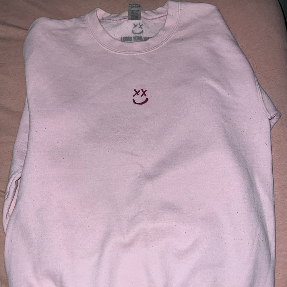 Louis Tomlinson Official Merch. Pink walls crewneck
